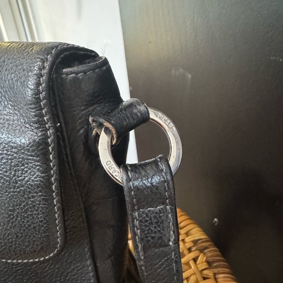 Picard Elegant Black Leather Crossbody Bag - Picture 4 of 16